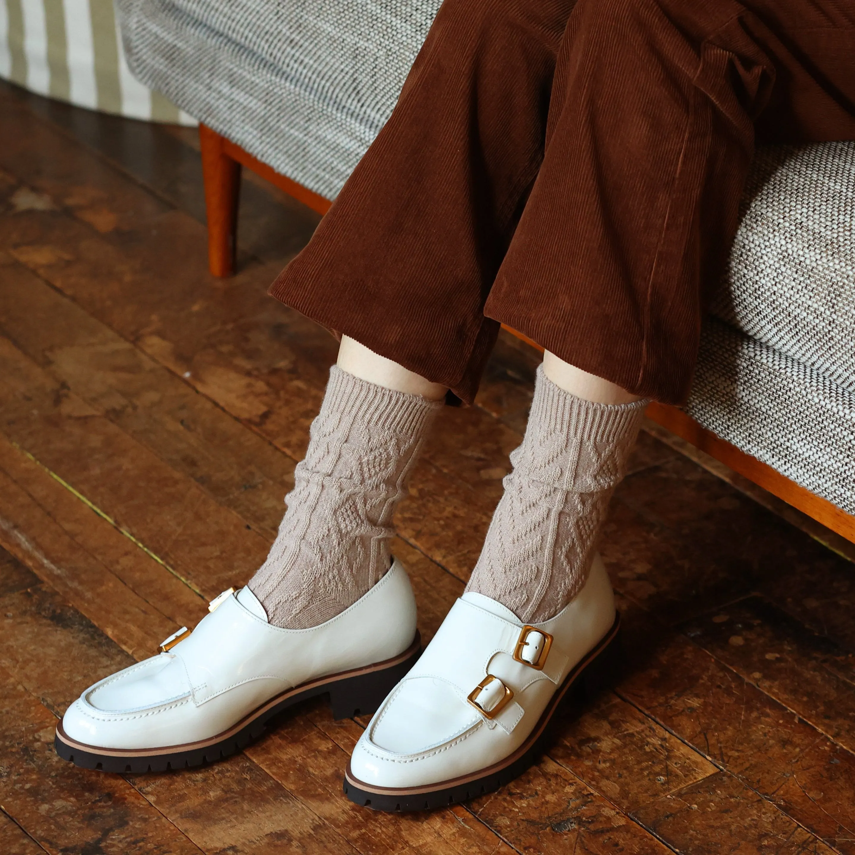 011141267 Wool Diamond Cable Crew Socks