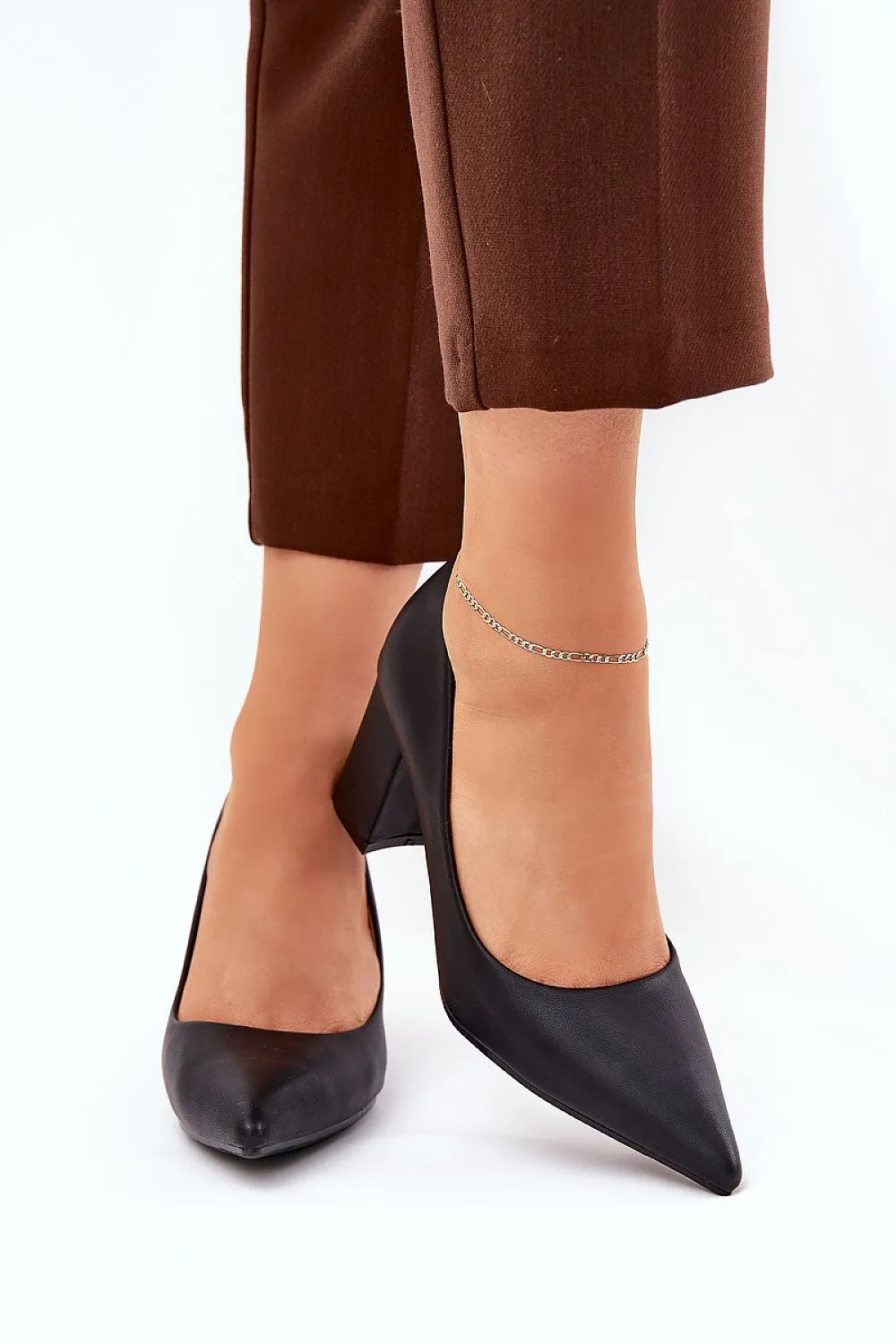 Block heel pumps