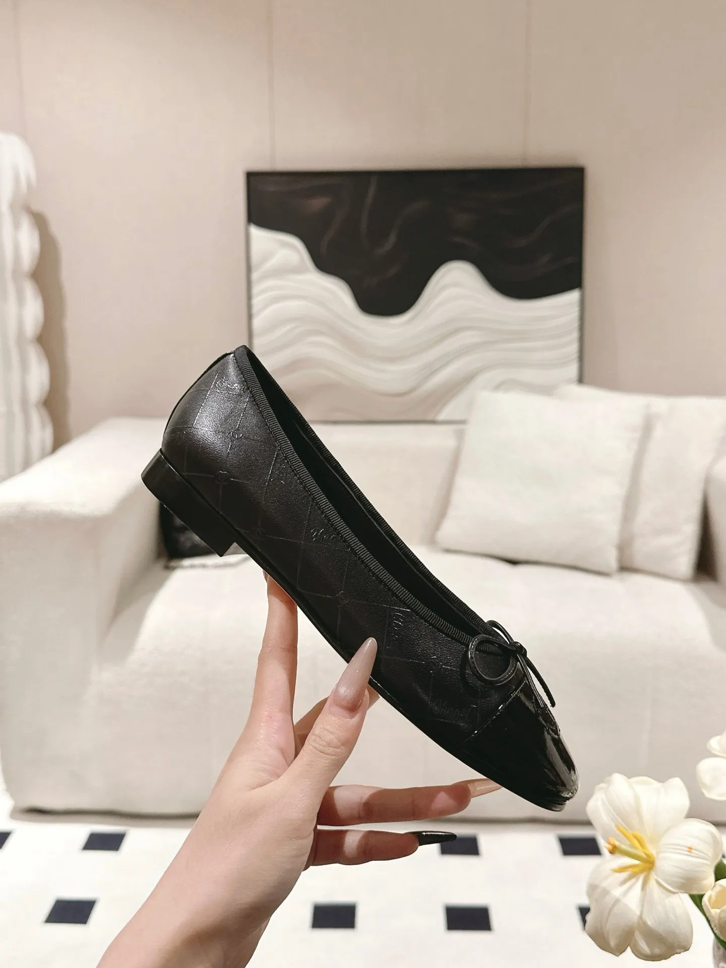 cc 25c ballet flat cross line pattern black lambskin 237482