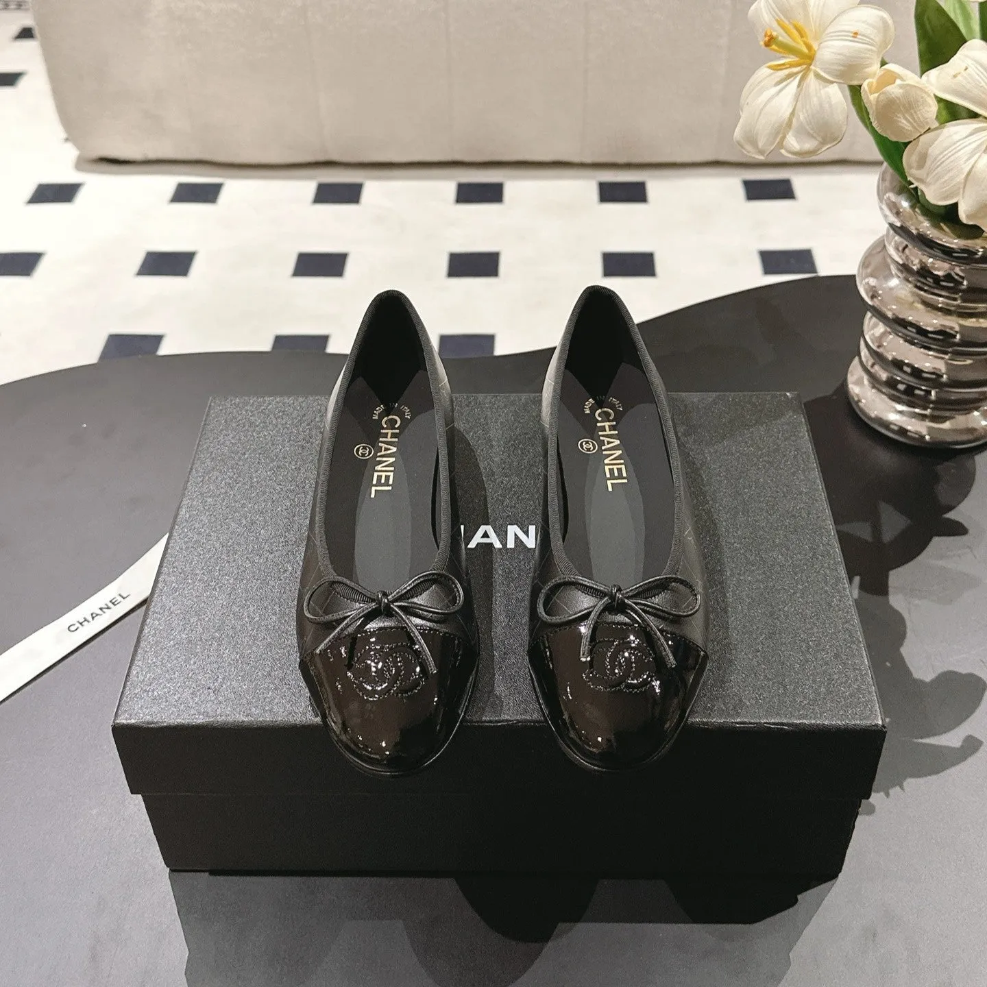cc 25c ballet flat cross line pattern black lambskin 237482