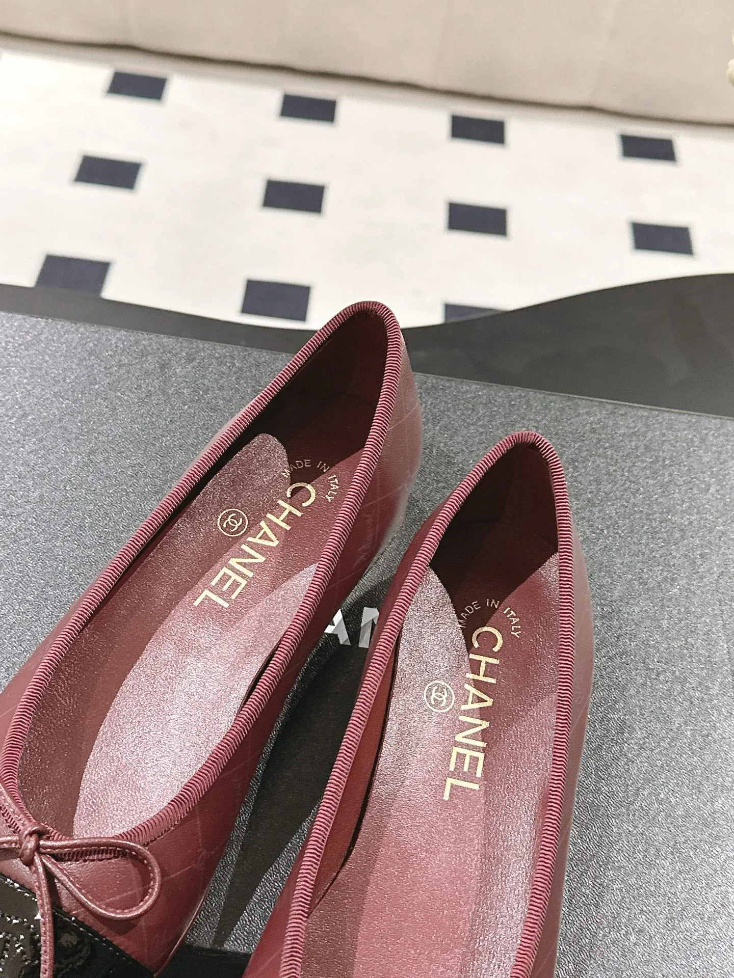 cc 25c ballet flat cross line pattern burgundy lambskin 237483
