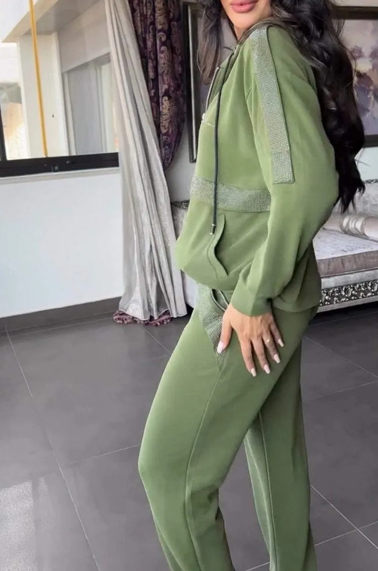 Comfortable Long-Sleeved Hoodie and Trousers Two-Piece Set for Casual Warmth