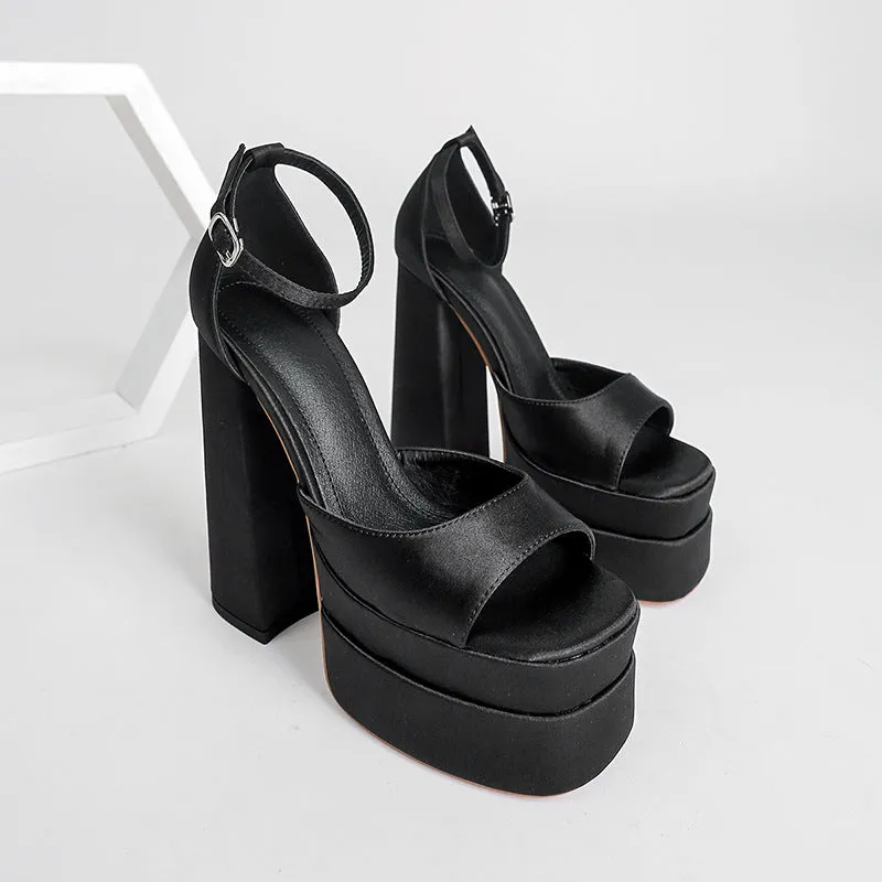 Hentian High Sandals