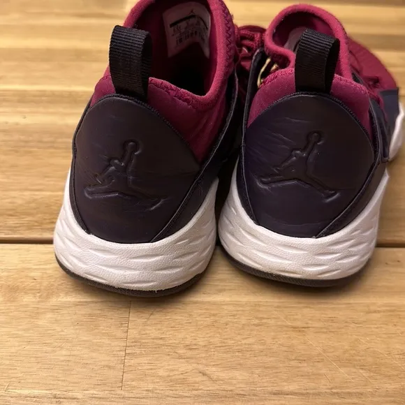 JORDAN Formula  23 big girl sneakers