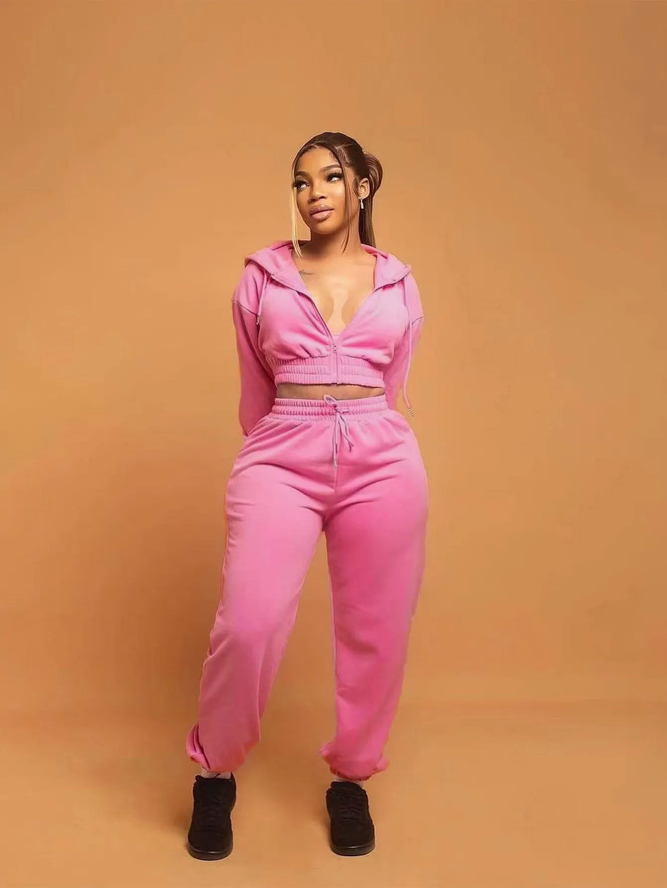 Stylish Cropped Hoodie and Jogger Sweatpants Two-Piece Tracksuit