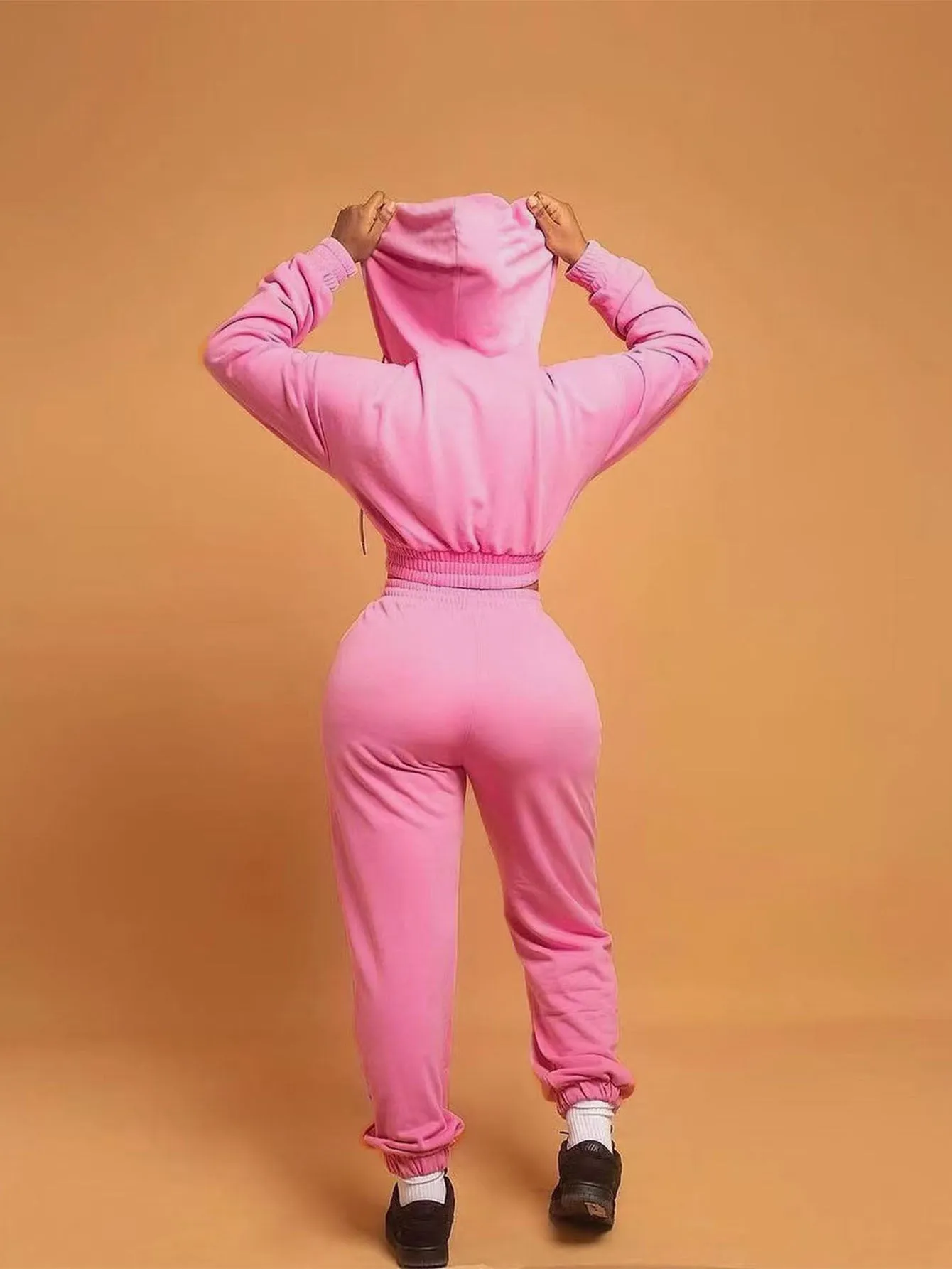 Stylish Cropped Hoodie and Jogger Sweatpants Two-Piece Tracksuit
