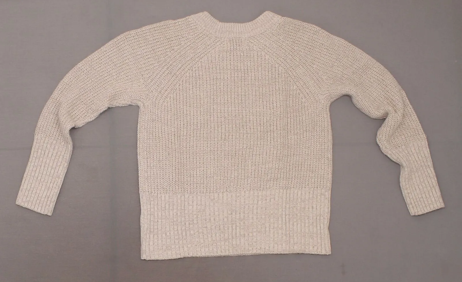 Universal Thread Women's Long Sleeve Crew Neck Raglan Pullover Sweater